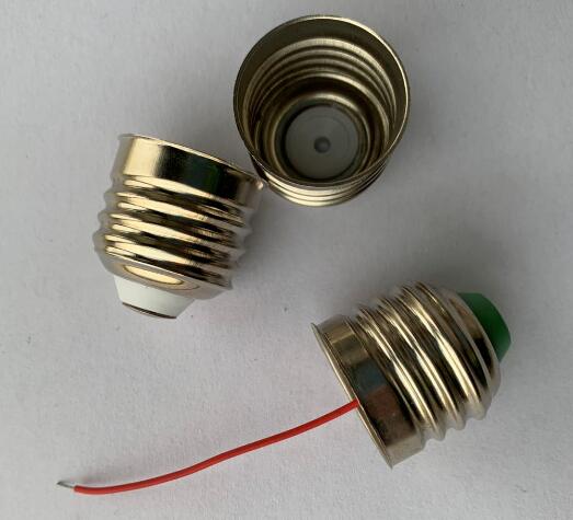 Tin-soldering e27 lamp caps cord wires